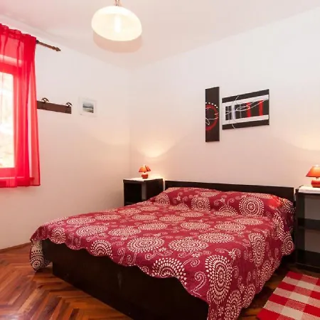 Apartment Lumanera *
